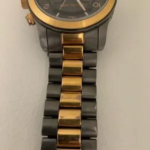 Michael Kors MK8189 Oversized Chronograph Gunmetal and Rose Gold-tone watch Michael Kors Runway Chronograph Grey Dial Two Tone Steel  main image 4